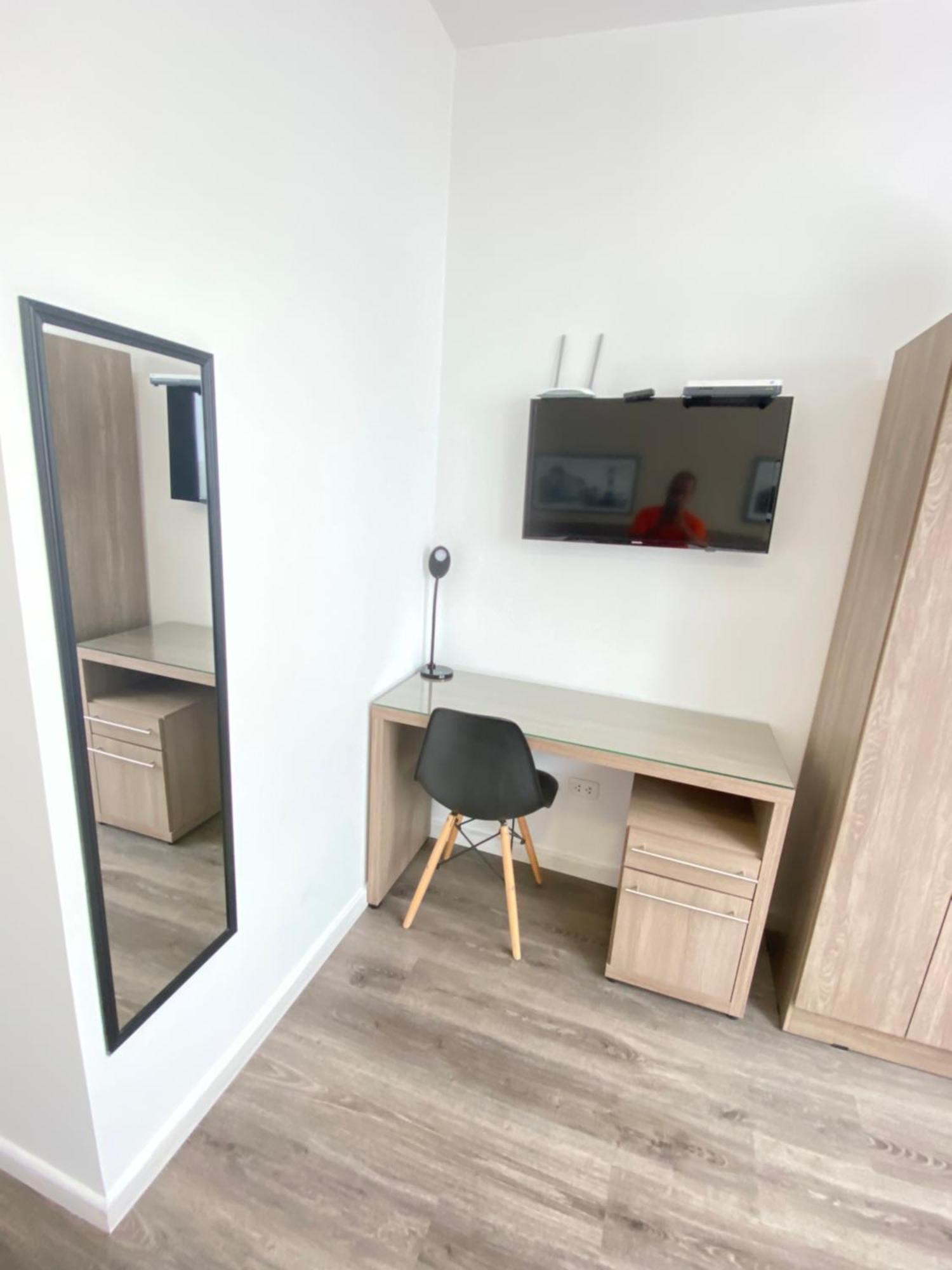 Enjoy In A Renovated And Private D Apartment *